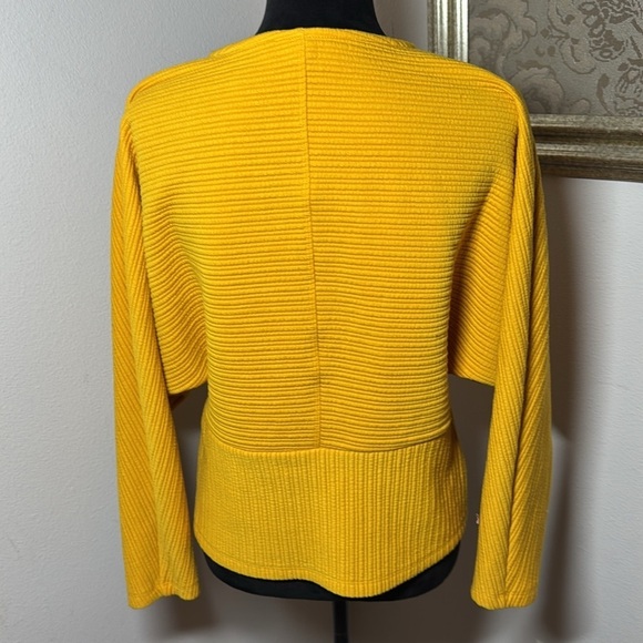 MARC NEW YORK Andrew Marc Sz M Pullover Top blouse 
Dolman Sleeve Mango Yellow - Picture 4 of 5
